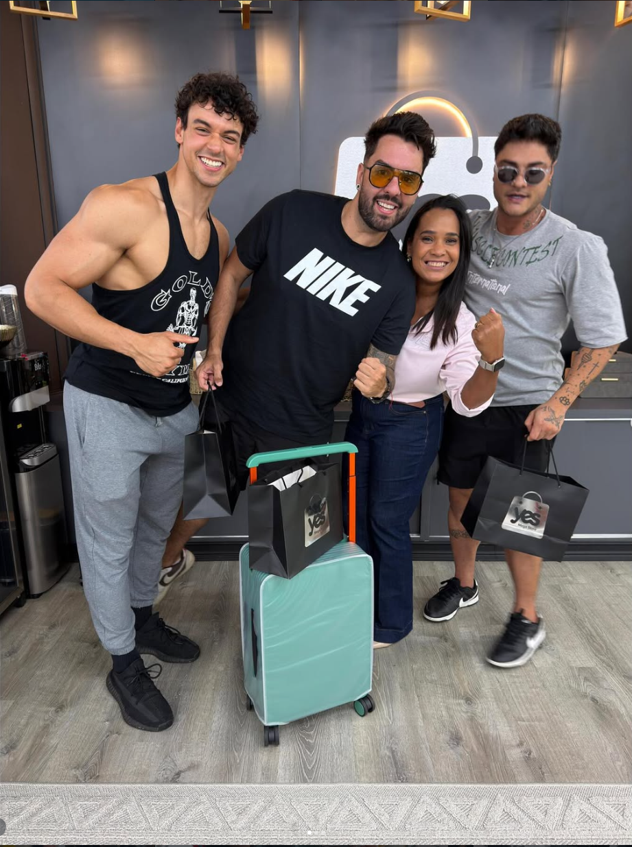 Clientes na Yes Mega Store